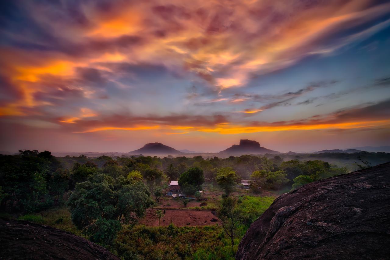 Choona Lodge 'View Of Sigiriya & Pidurangala With Sunrise' Eksteriør bilde